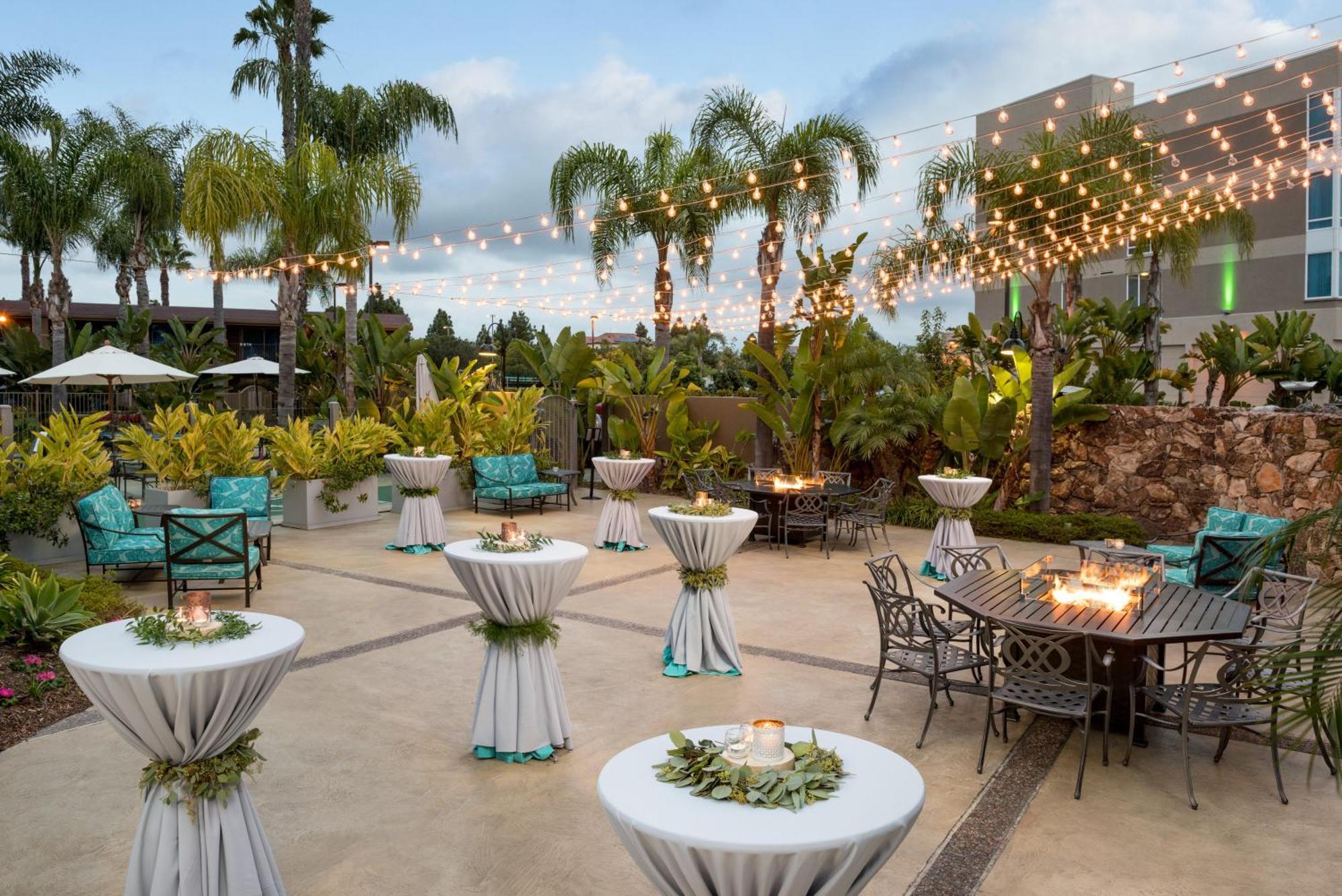 Doubletree By Hilton San Diego Bayside Exterior photo