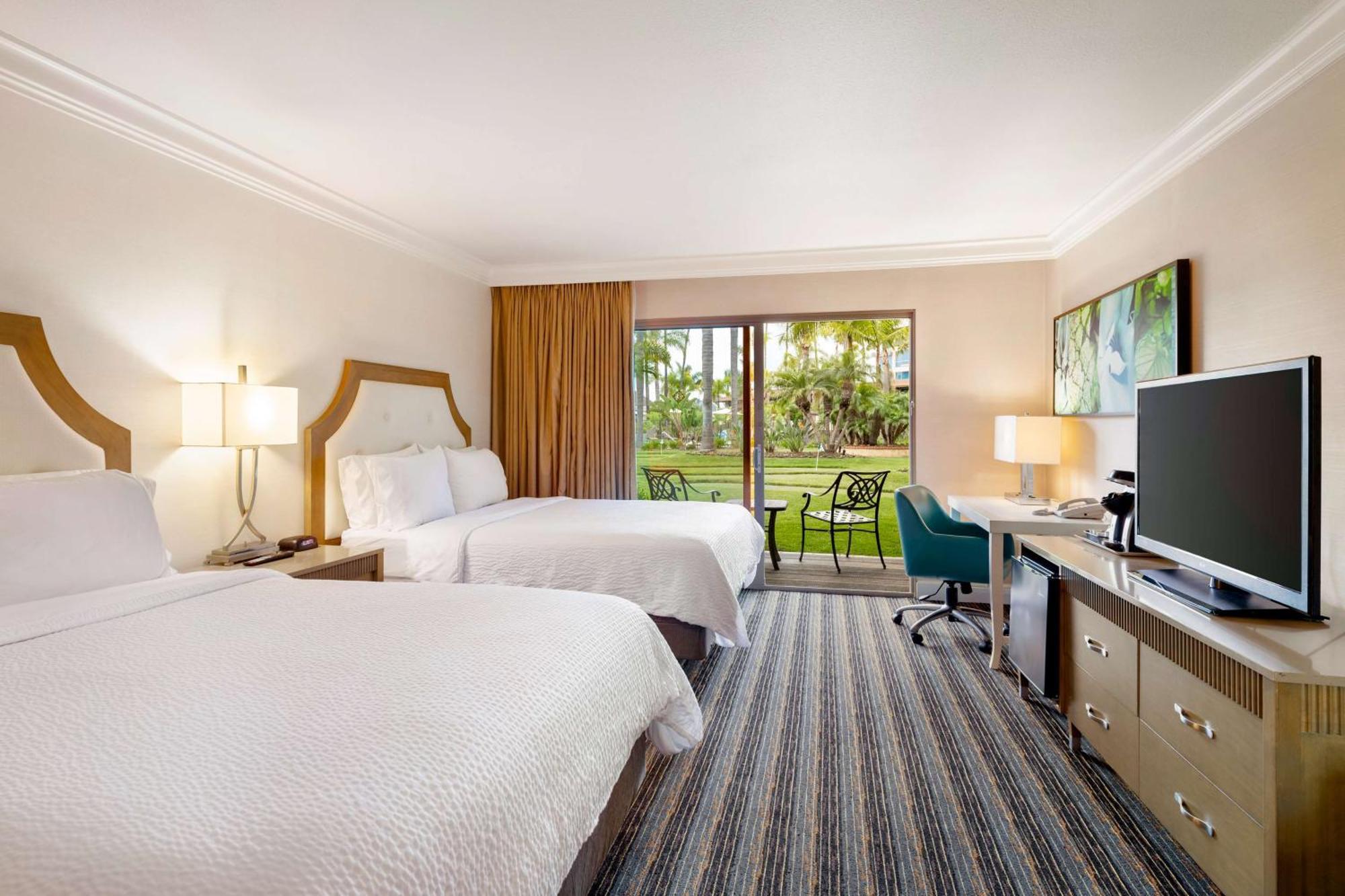 Doubletree By Hilton San Diego Bayside Exterior photo