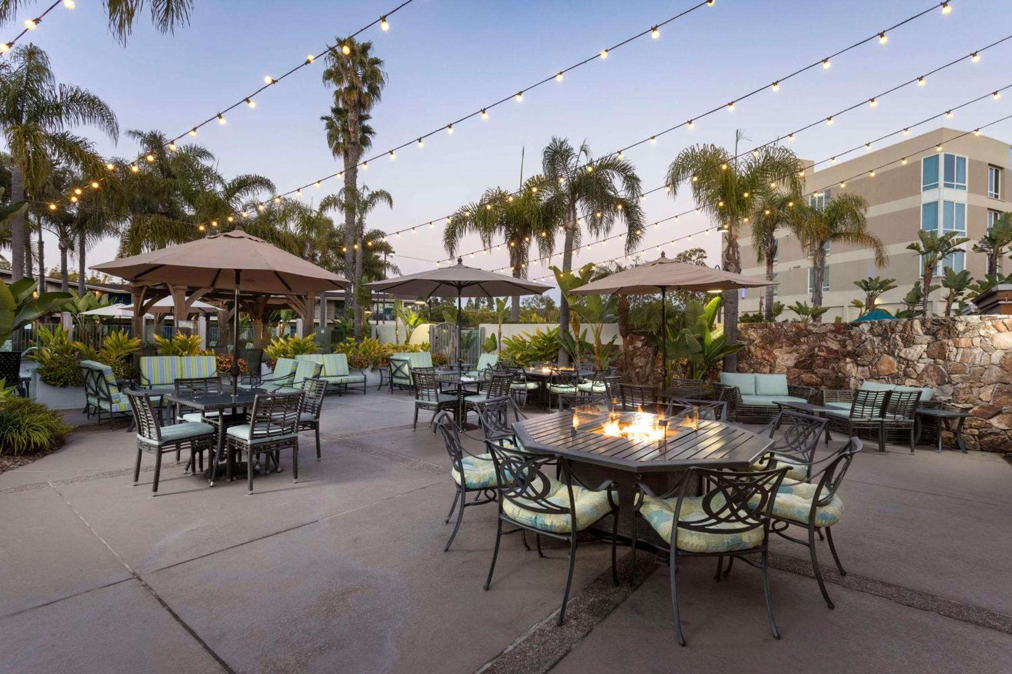 Doubletree By Hilton San Diego Bayside Exterior photo