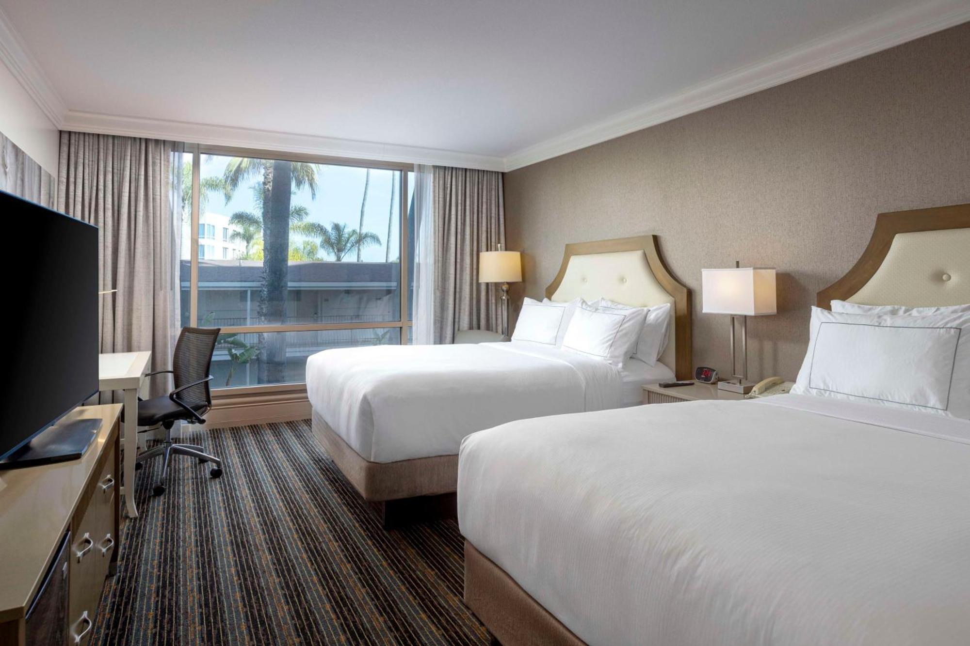 Doubletree By Hilton San Diego Bayside Exterior photo