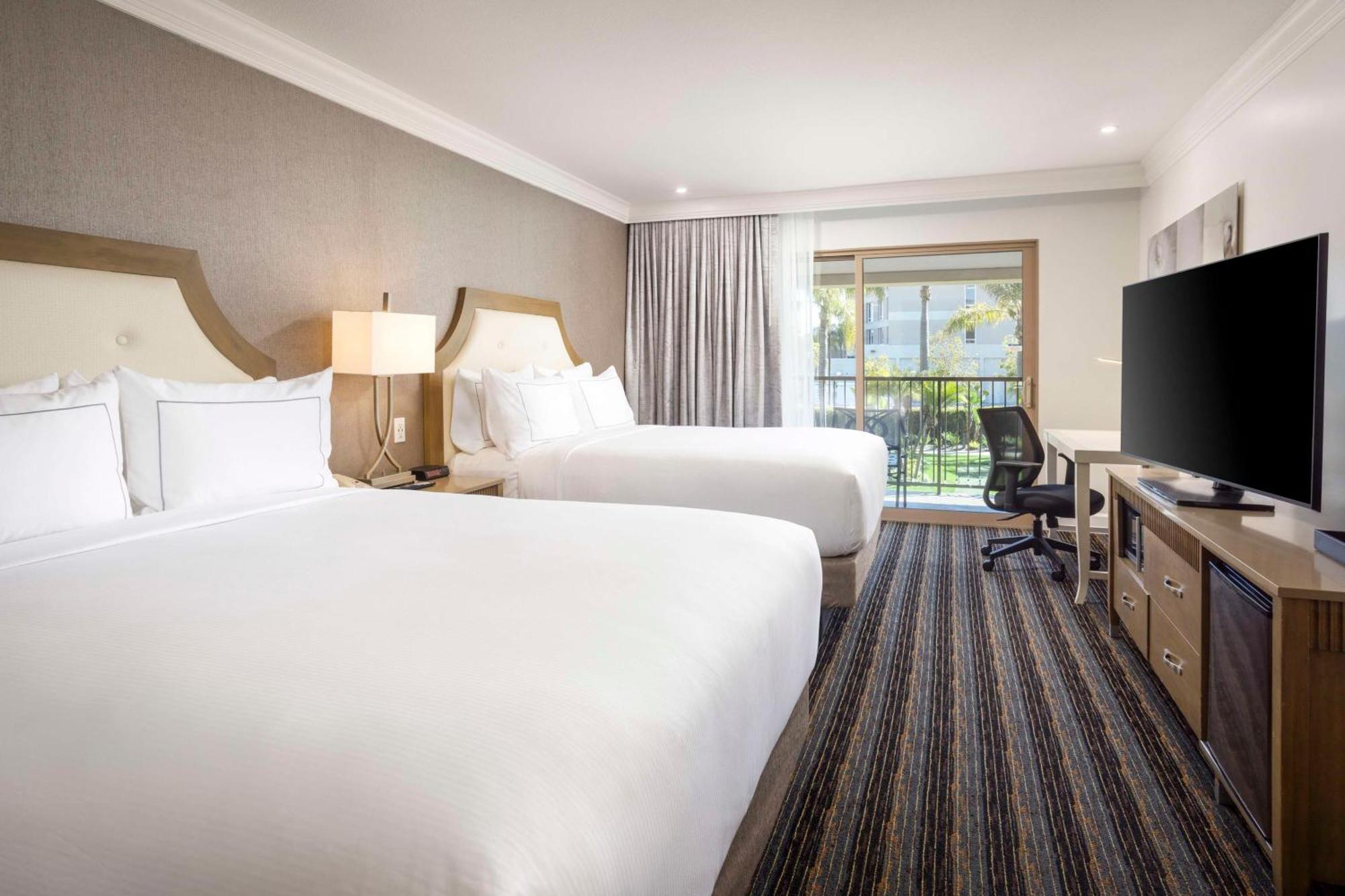 Doubletree By Hilton San Diego Bayside Exterior photo