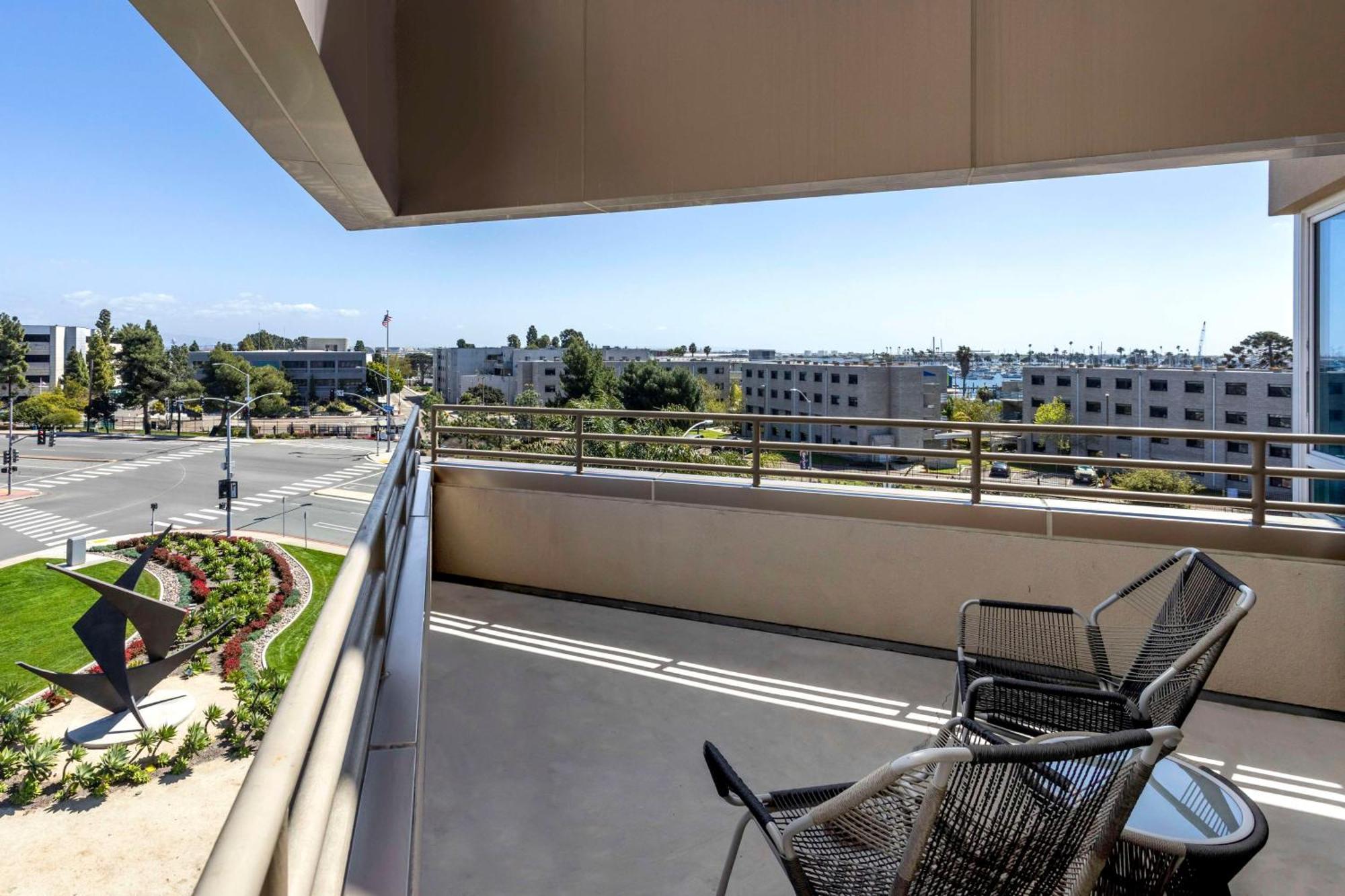 Doubletree By Hilton San Diego Bayside Exterior photo