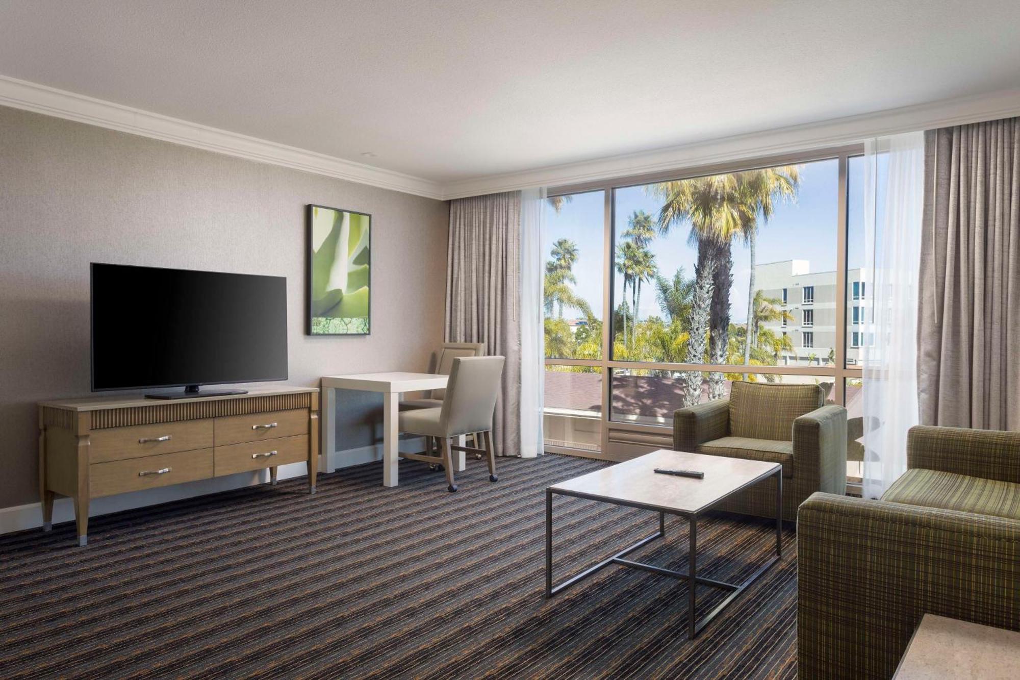 Doubletree By Hilton San Diego Bayside Exterior photo