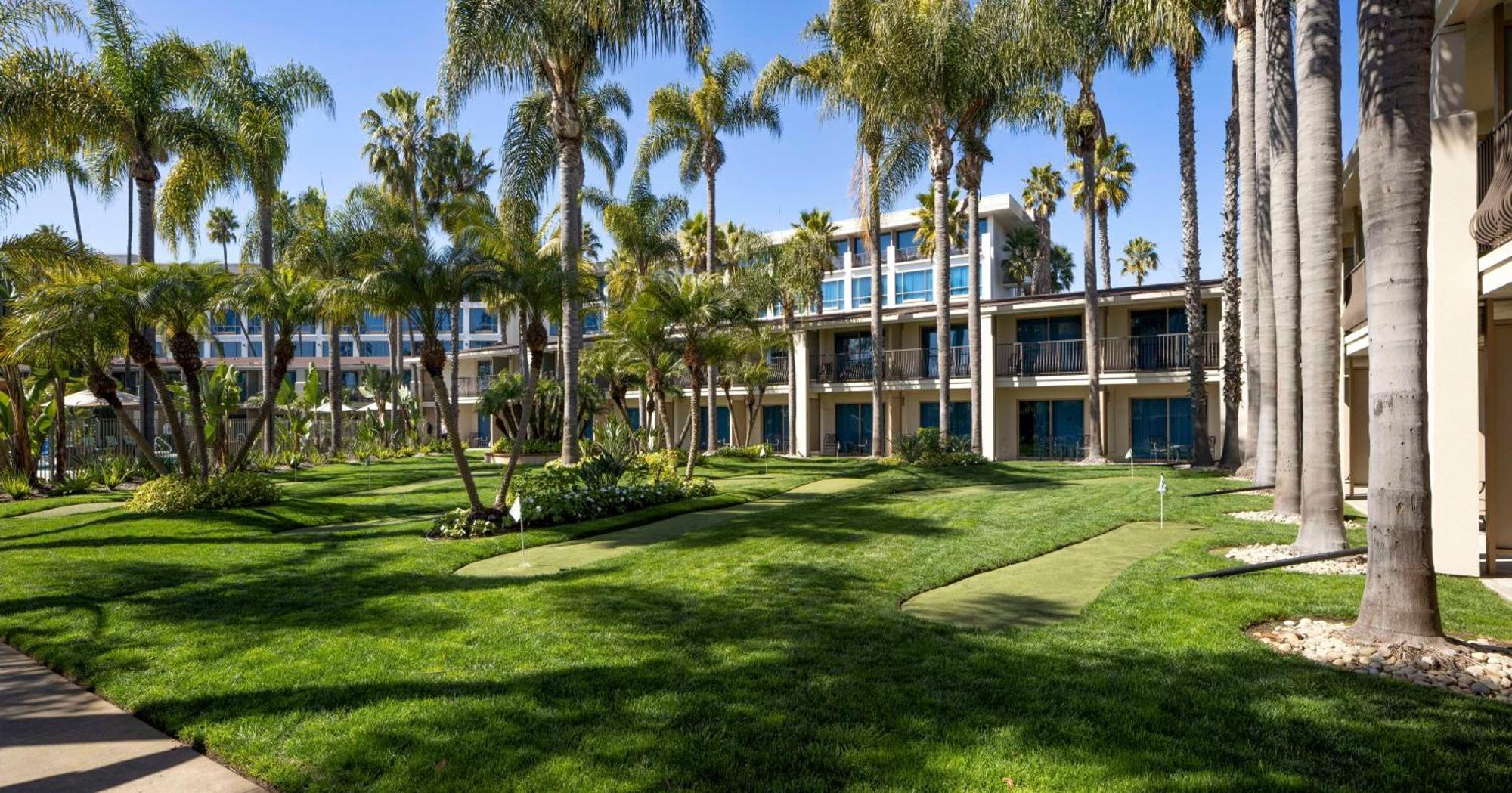 Doubletree By Hilton San Diego Bayside Exterior photo