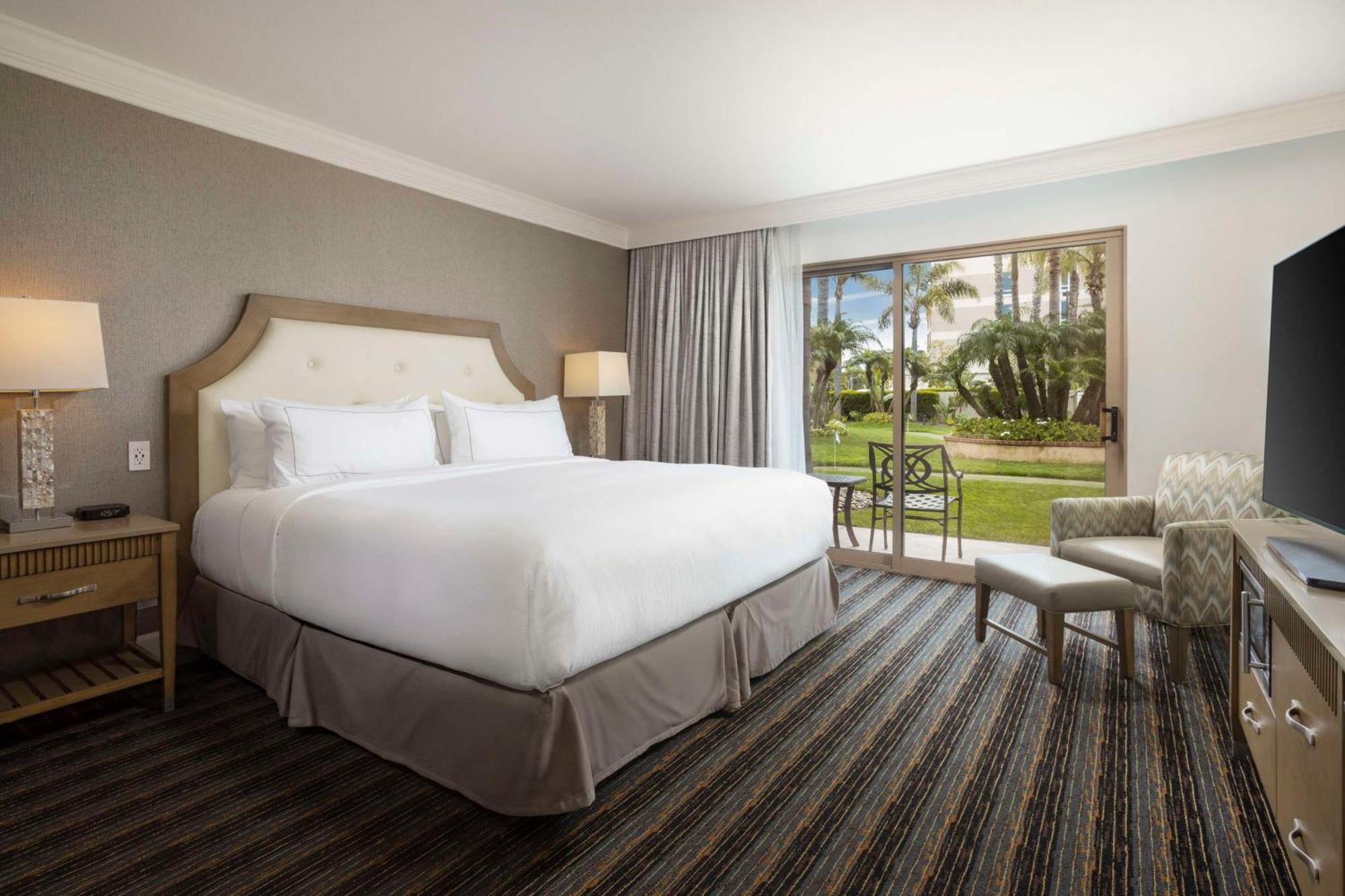 Doubletree By Hilton San Diego Bayside Exterior photo