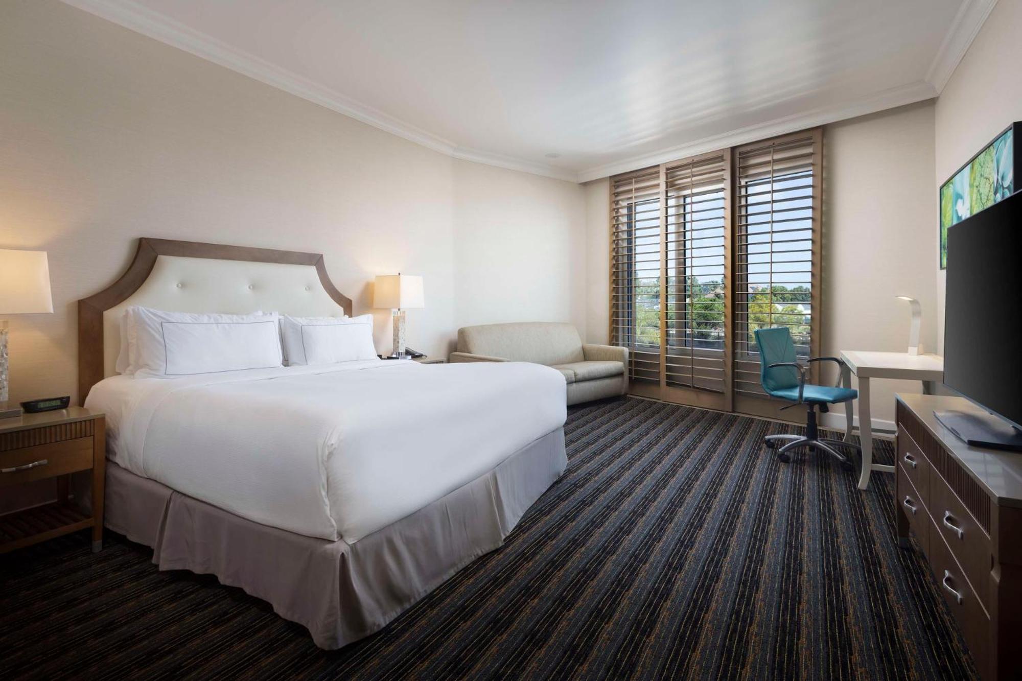 Doubletree By Hilton San Diego Bayside Exterior photo